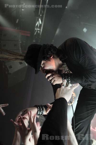 KING KHAN AND THE SHRINES - 2011-04-24 - PARIS - La Machine (du Moulin Rouge) - 